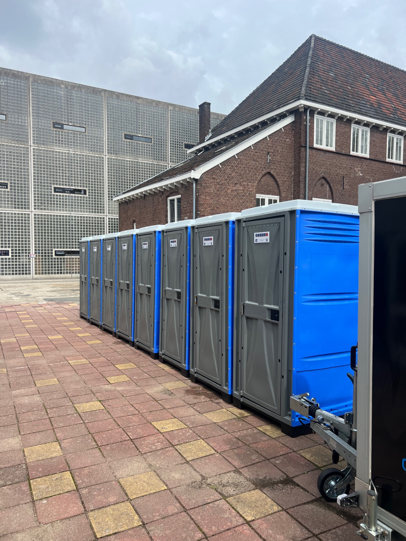 16 mobile shower cabins from Borro-Rental installed at a student event